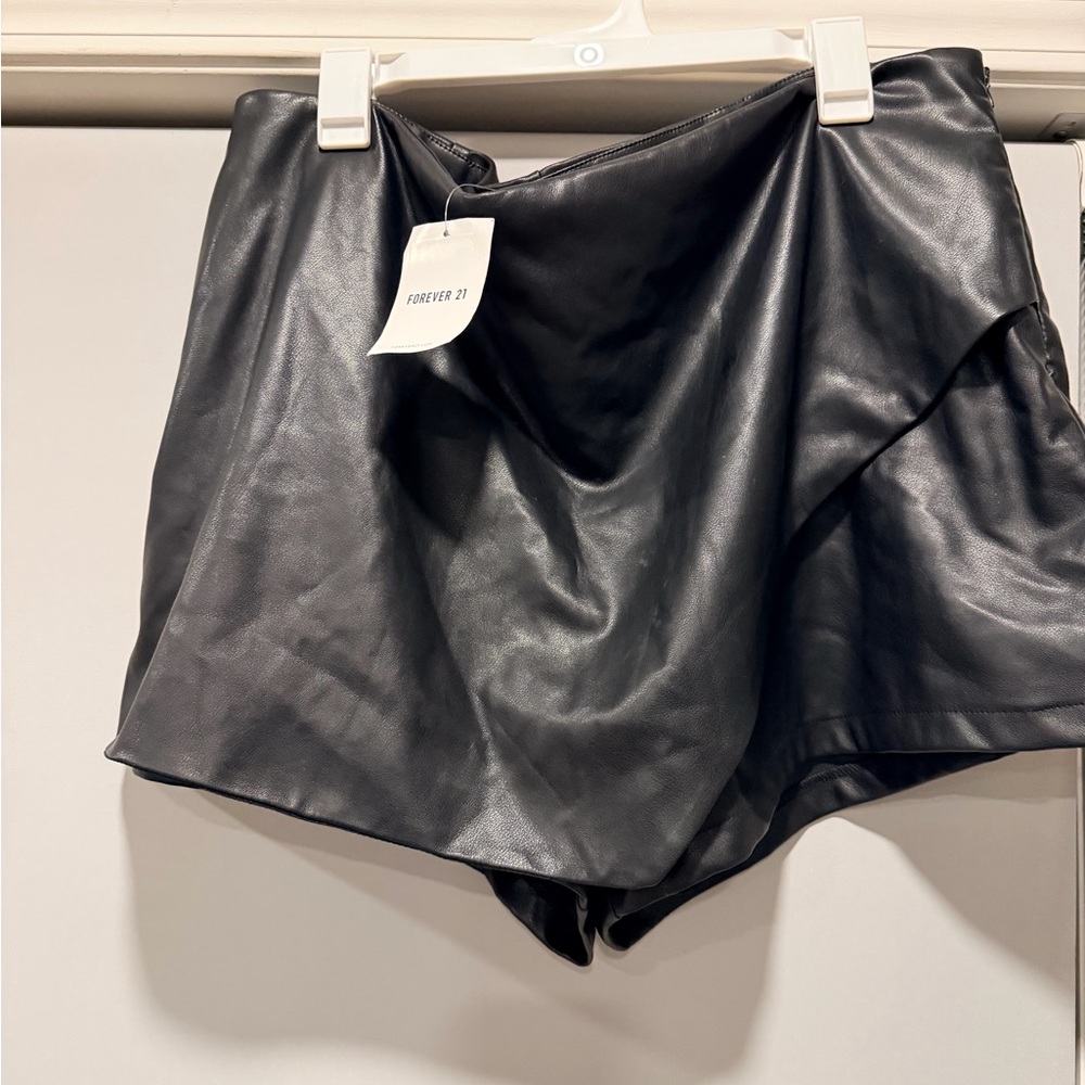 Forever 21 Faux Leather Black Skorts